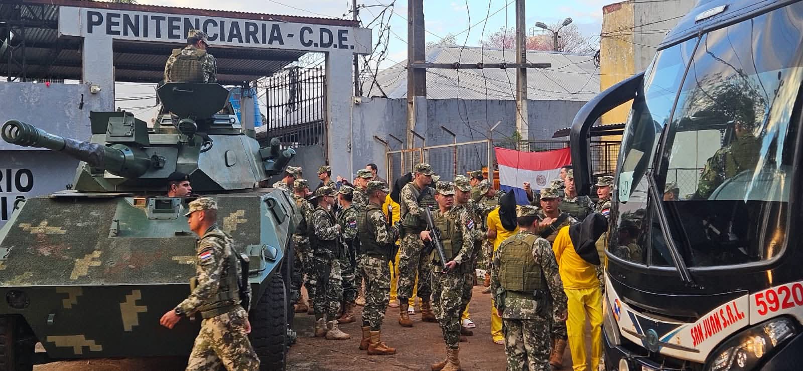 ¡En pleno traslado pillan que hay fugados ra´e!