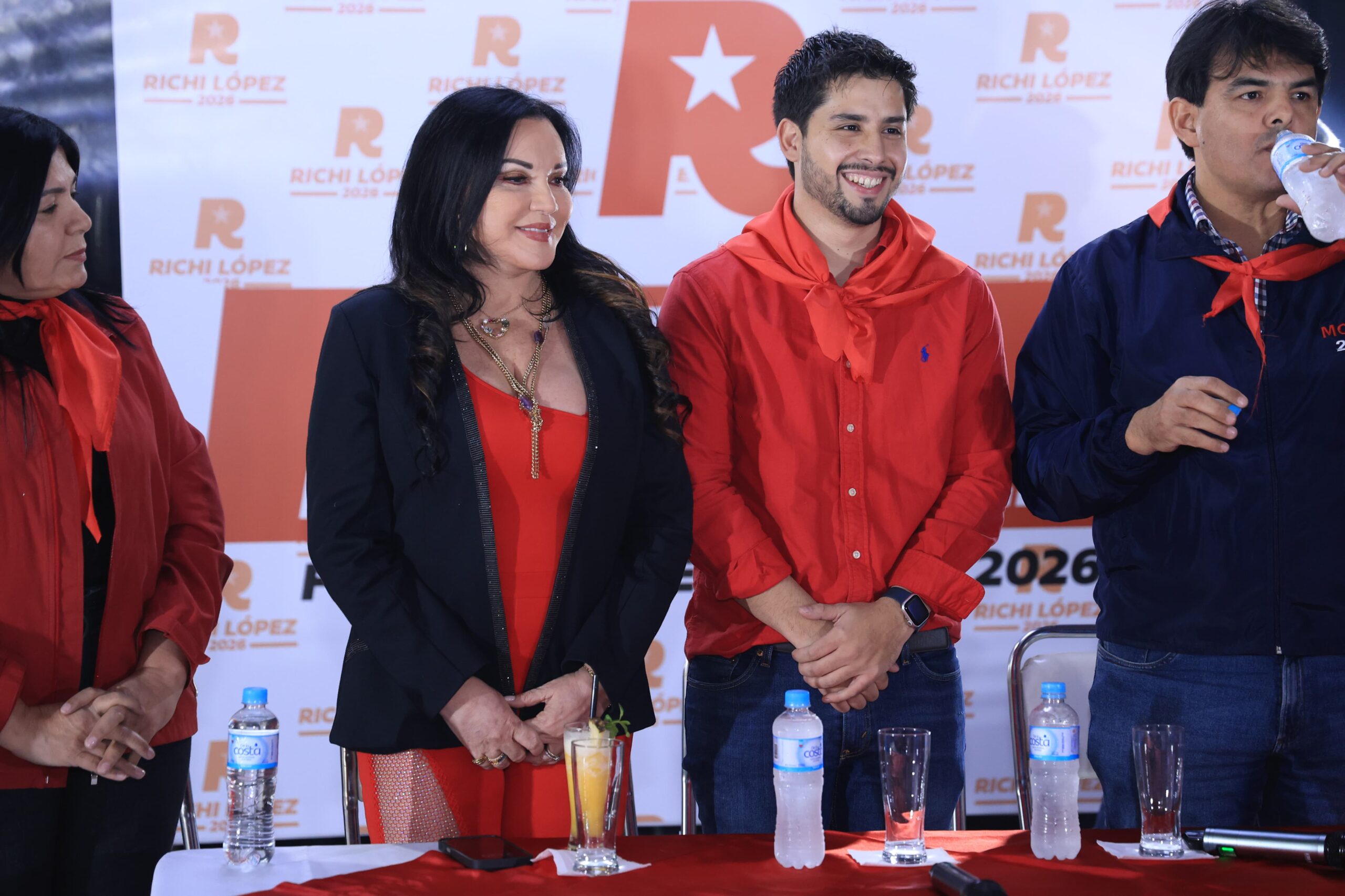 Zuni Castiñeira y su apoyo total a su novio como precandidato a concejal de Fernando de la Mora