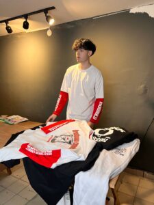 Joven lleva adelante marca de ropas con diseños creativos: “Quiero dejar un mensaje de inspiración, para conectar más con las personas”