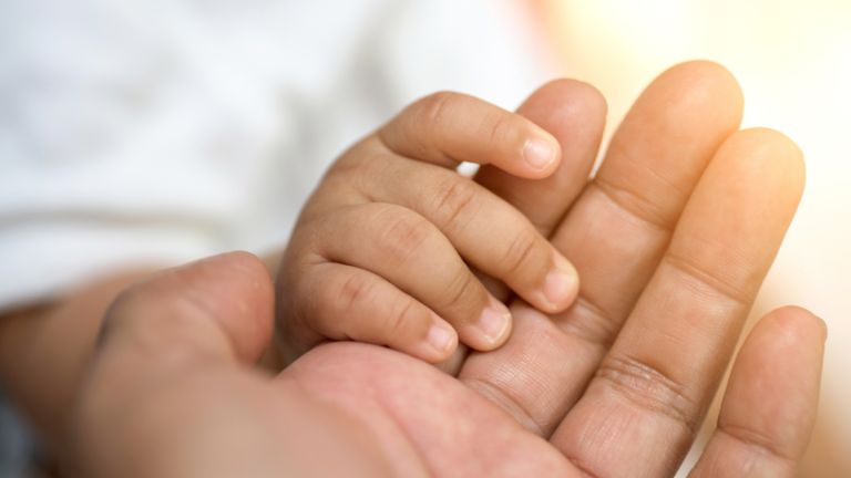 Bebé habría muerto tras atragantarse con un caramelo