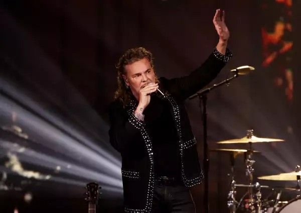 ¡Cantante de Maná troza al reguetón y los corridos!