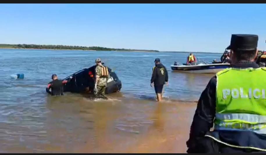 Logran quitar vehículo y yiyi sumergida en Corateí: Detienen al novio y un amigo