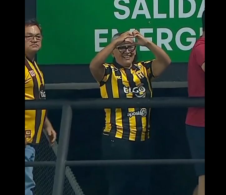 (VIDEO). Viralizan a doñita aurinegra tras la goleada del Kachike a Olimpia