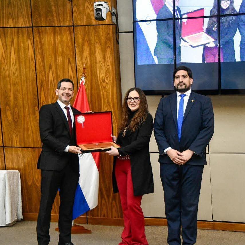 Premian a Clara Franco en la Cámara de dipus