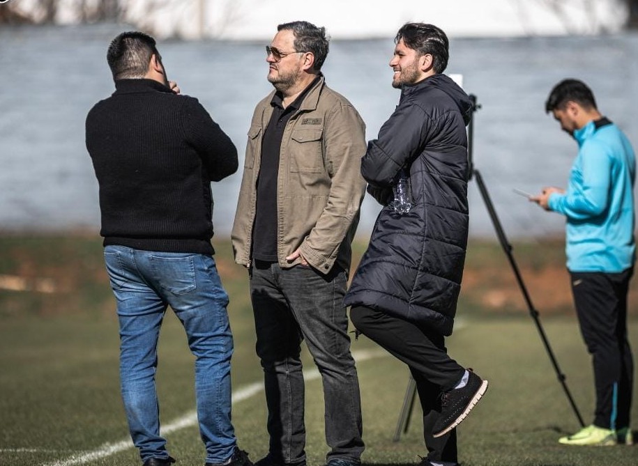 “Coto” Nogués se reunió hoy con sus jugadores antes de la práctica