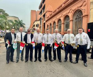 Alumnos y exalumnos se lucieron en desfile