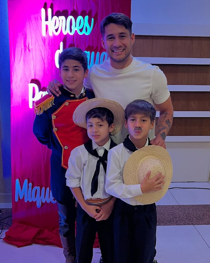 Tito Torres enterneció con la dedicatoria a sus niños
