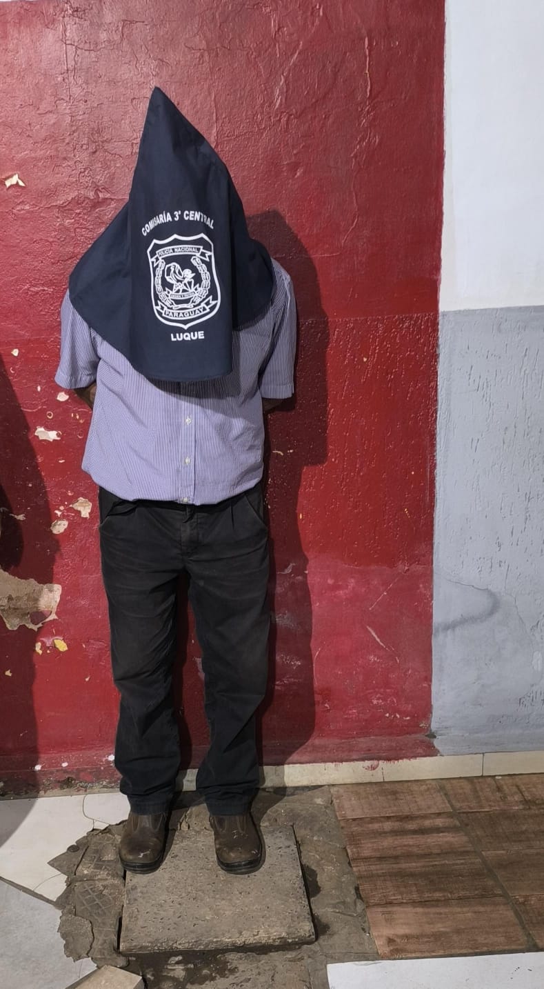 Por celos, le amenazó y mostró su ma’erä a su vecino