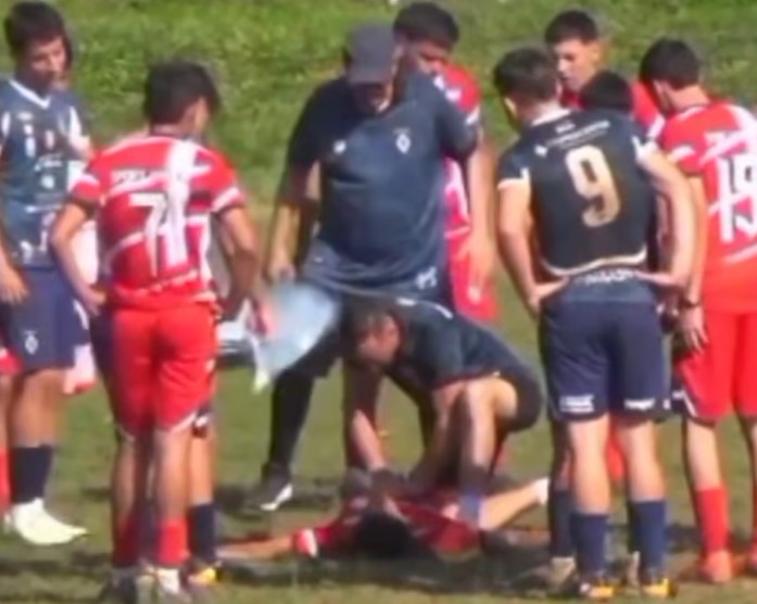 ¡Kinesiólogo héroe! Salvó la vida de un pelotero en pleno partido