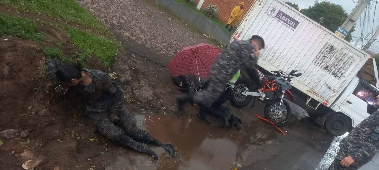 Agentes Lince sufrieron accidente en medio de intensa lluvia