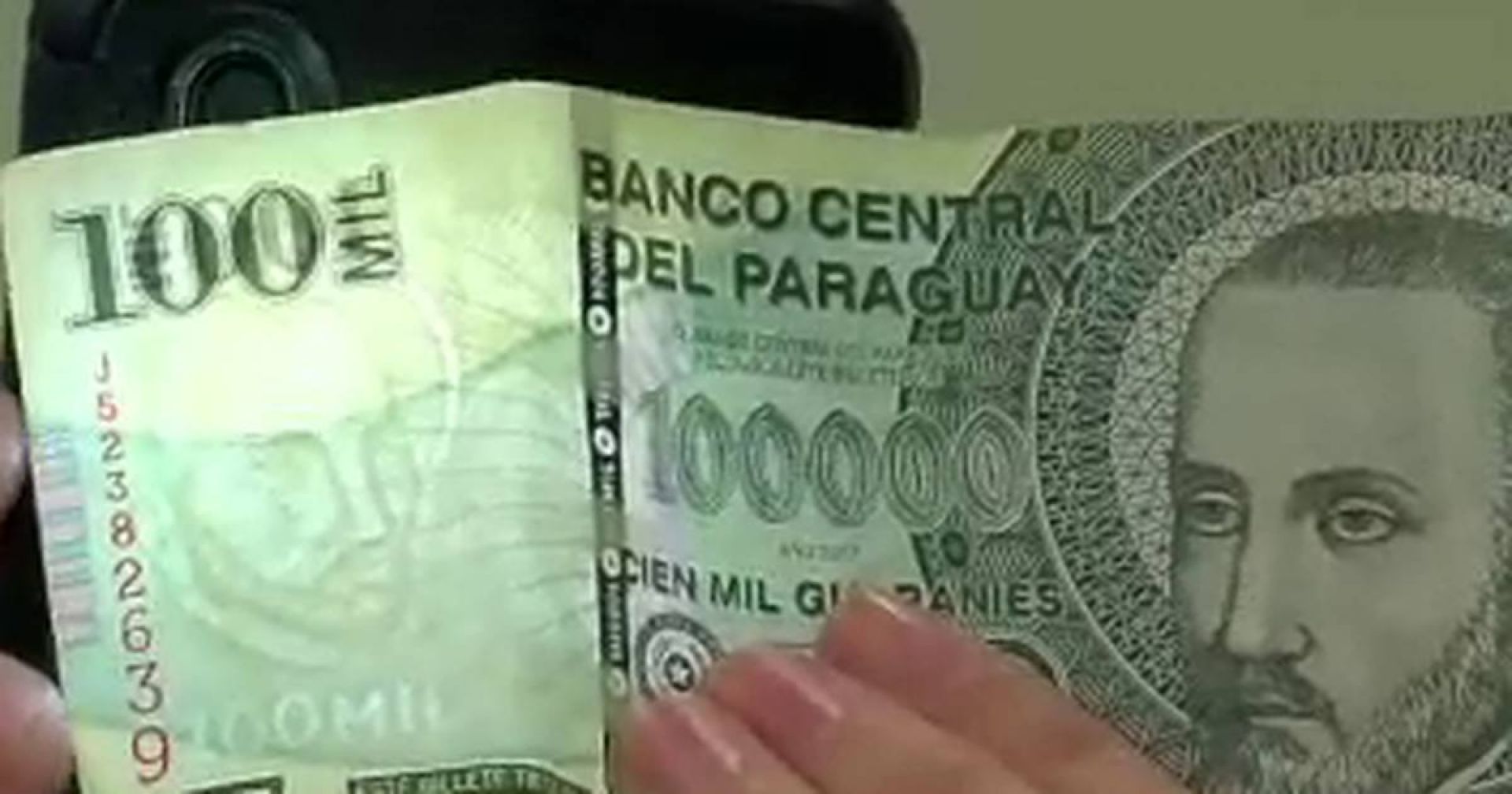¡Atenti! Aparecen billetes falsos de 100 mil y 50 mil