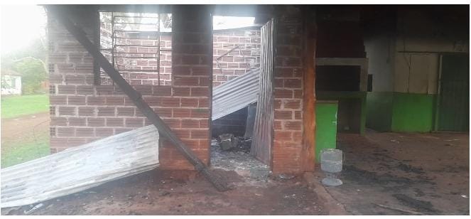 Se incendió club de fútbol y peloteros quedaron sin nada