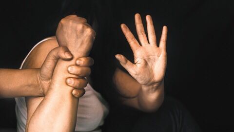 Condenan a 25 años de prisión a un hombre por abusar sexualmente de sus hijastras