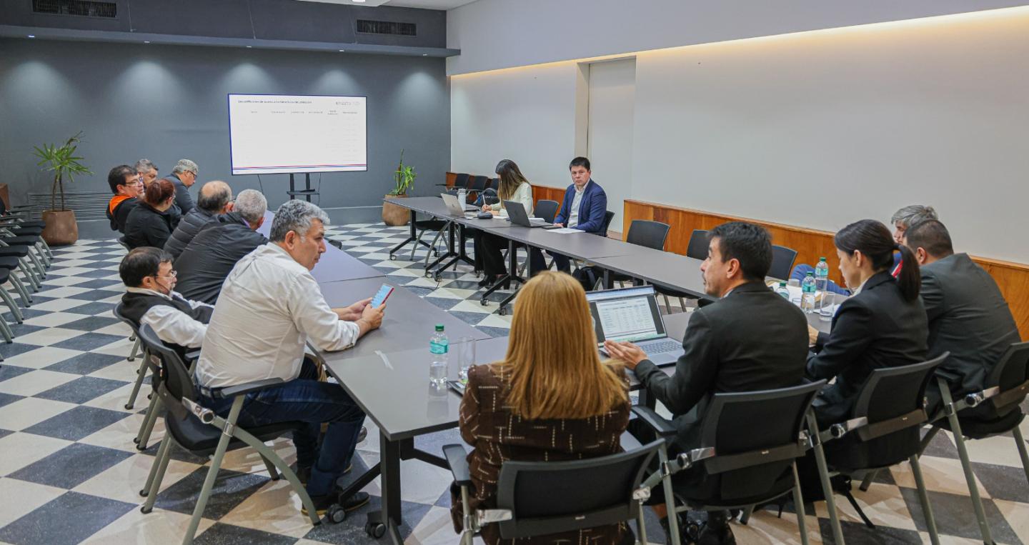 Profes recibieron diagnóstico y necesidad de reformar su caja fiscal desde el MEF