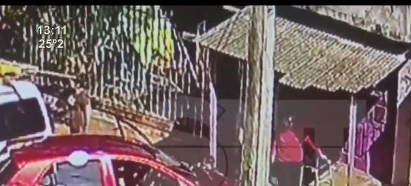 (VIDEO)Celosa arrolló a una embarazada: “Tu bebé no nacerá”