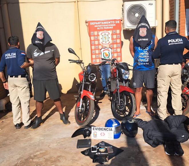 Caen dos hermanos por jejuka de un guía turístico