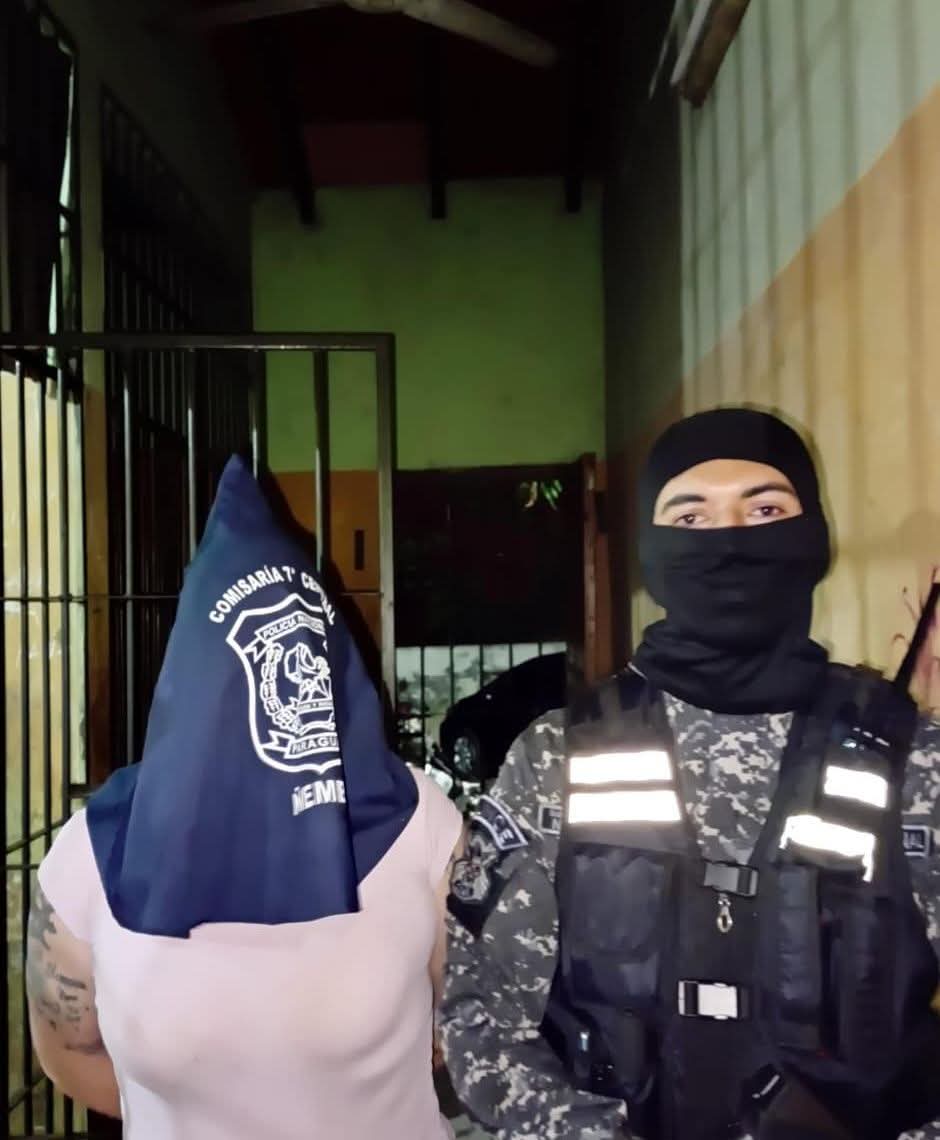 Doña quiso robar lelu de chofer de plataforma ha opyta presa