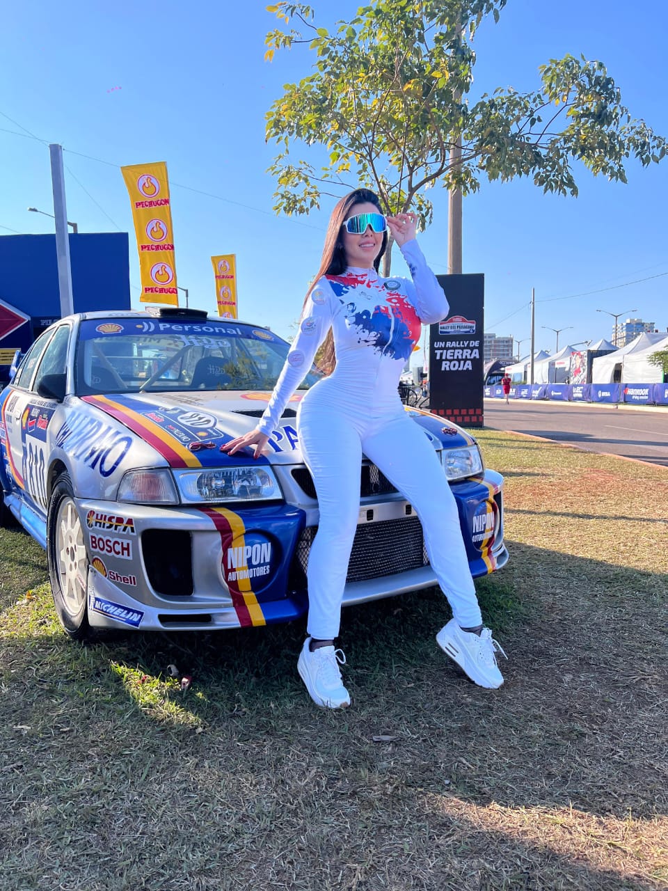 Anita: “El piloto Fau Zaldívar tiene una sonrisa muy linda”