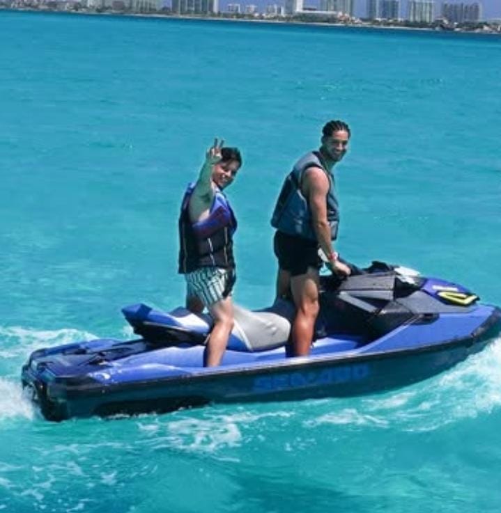 ¡Mirá con qué pinta nueva reapareció Luis Zárate en Cancún tras su divorcio!