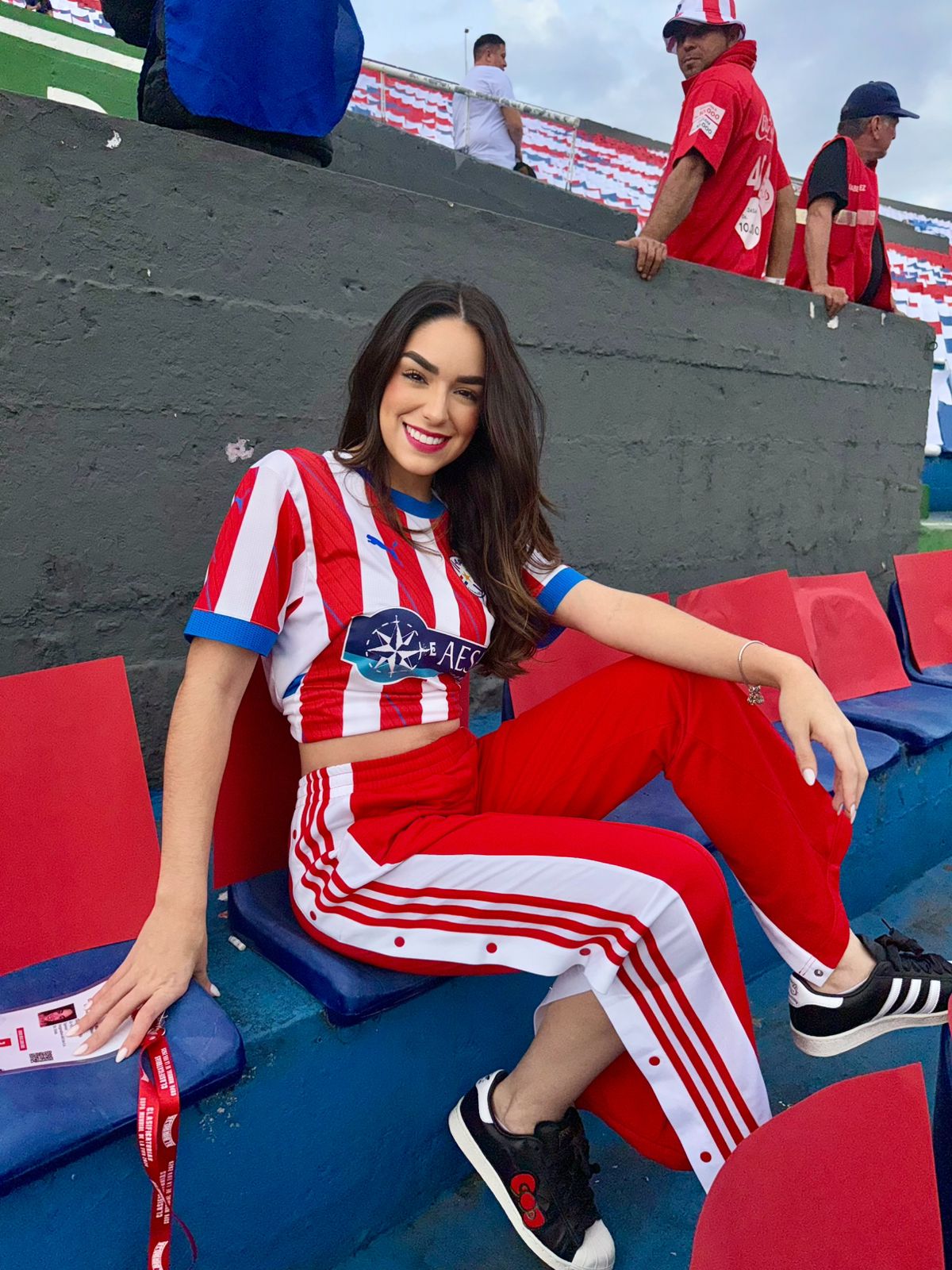 ¡Locutora de radio apostó por una curiosa cábala para ir a la cancha a alentar a la Albirroja!