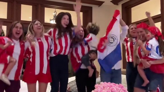 (VIDEO) ¡Mirá cómo Nadia Ferreira y Stephi Stegman festejaron juntas la clasificación de la Albirroja!