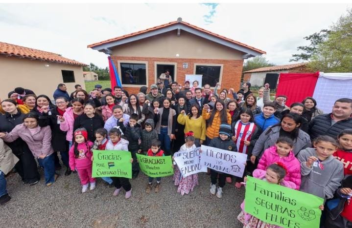 ¡Entregaron casas a 37 familias que quedaron chochas de alegría!
