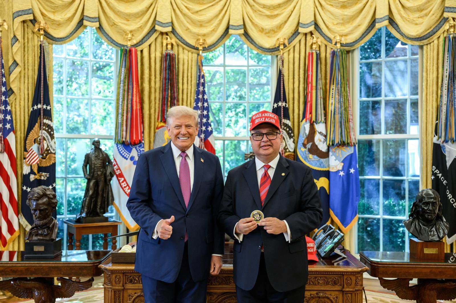 “Fue una ceremonia muy emocionante”, he’i Leite tras codearse con Trump