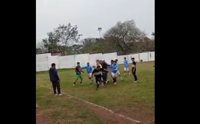 Futbolacho opa en batalla campal en Ñemby