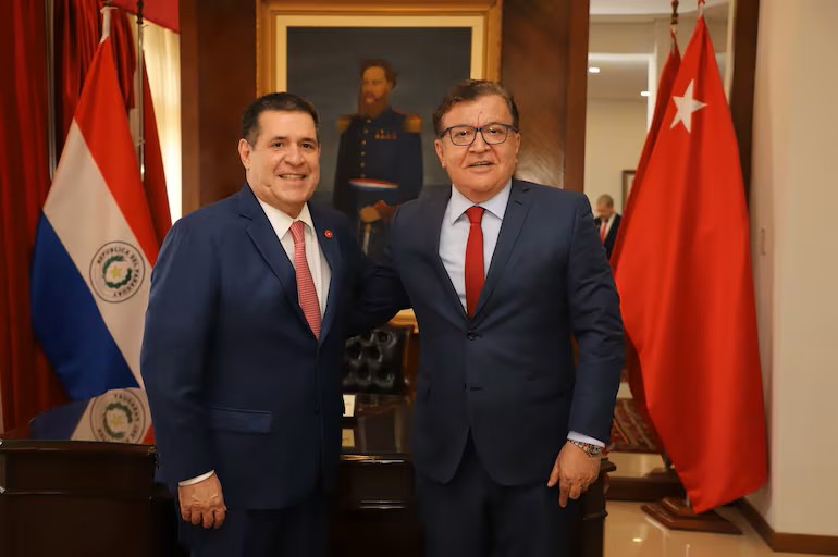 “Cartes es el líder de mejor imagen dentro y fuera del partido”, lanzó Nicanor Duarte Frutos