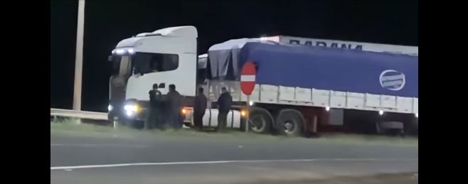 Tres polis heridos tras frustrar asalto de piratas del asfalto a un convoy de encomiendas