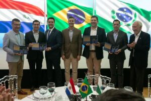 Peña y gobernadores refuerzan confianza empresarial en Curitiba