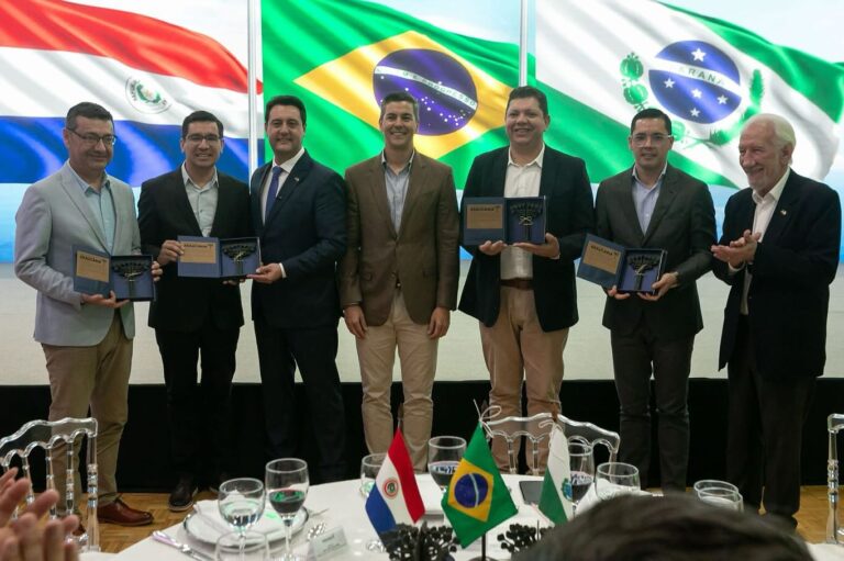 Peña y gobernadores refuerzan confianza empresarial en Curitiba