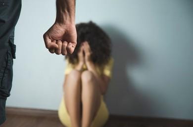 Apostó en partido de la Albirroja, ganó y reventó a su doña