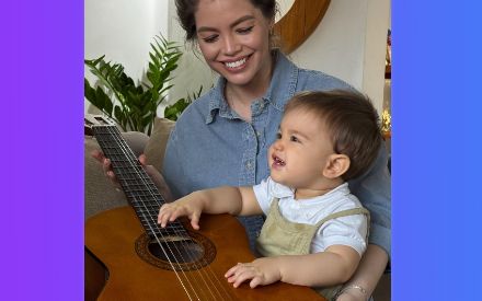 ¡Ex miss enterneció las redes cantando en guaraní a su bebé!