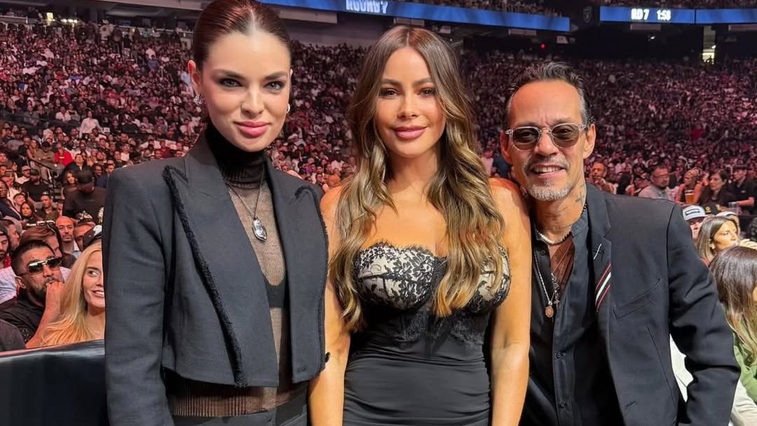 (VIDEO) ¡Nadia Ferreira se codeó con famosos en medio de la pelea del año!