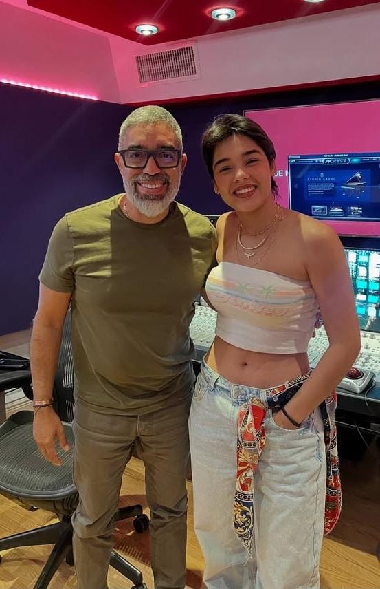 ¡Aye Alfonso entrenará su voz con couch de Shakira y Maluma!