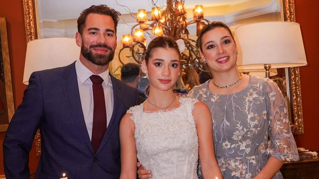 (GALERÍA) ¡Renato Prono festejó con todo los 15 años de su hija y lo bien que se lleva con su ex!