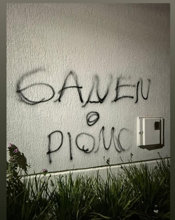 Vaira amenaza dejaron frente a vivienda de Derlis González: “Ganen o plomo”