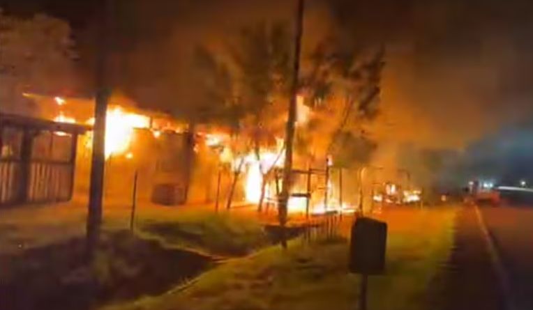 (VIDEO). Okaipaite casillas de vendedores de muebles en Caaguazú