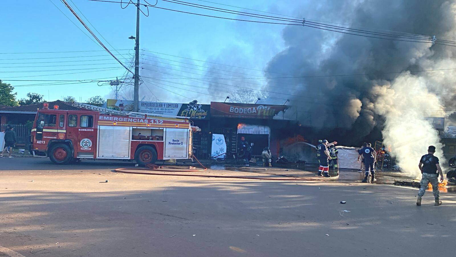 (VIDEO). Feroz incendio tras un corto circuito oikomi en un comercio