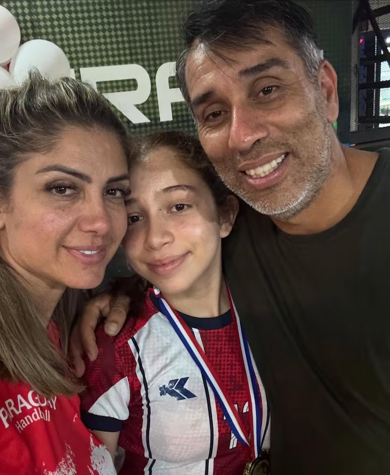 Orgullosísimos: ¡Hija de Pipino Cuevas y Alicia Ramírez campeona sudamericana en handball!