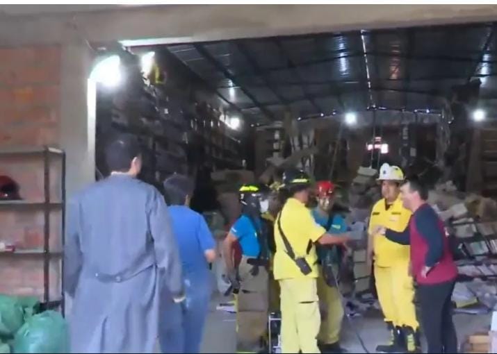 Sustazo: Trabajador quedó aplastado por archivos y sufrió una fractura