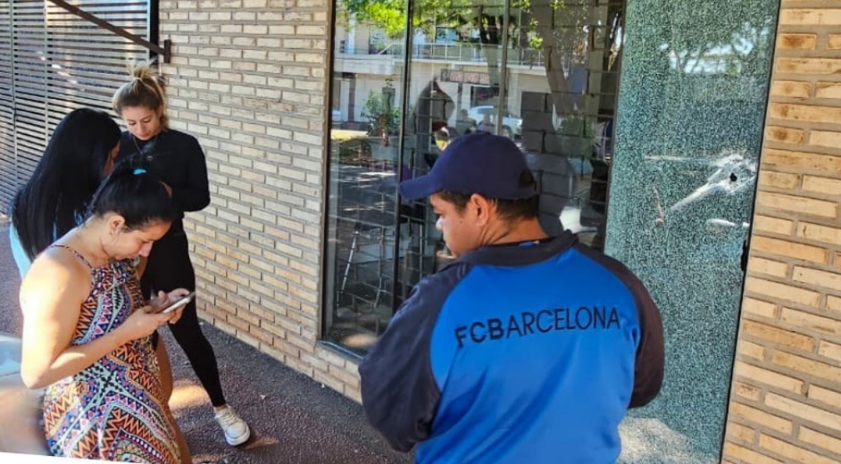 Balearon salón de belleza y dueñas anuncian que se mudan