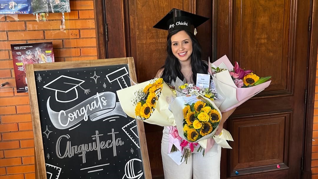 (GALERÍA) ¡Doña de pelotero se recibió de arquitecta!