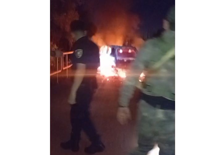 (VIDEO). Grupo armado ataca camión de caudales y los malandros queman rodados