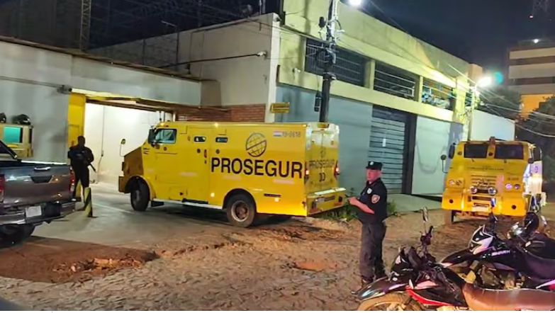 (VIDEO). Grupo armado ataca camión de caudales y upei quemaron rodados