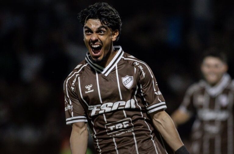 ¡Suma y sigue! ¡Ronaldo Martínez hizo otro gol en el fútbol argentino!