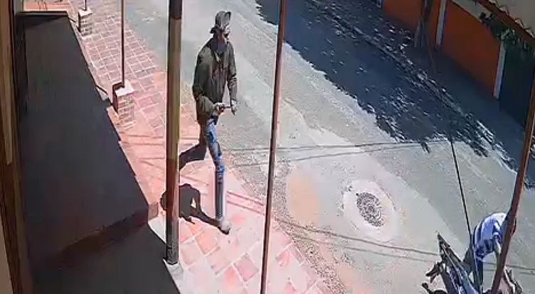 Motochorros asaltaron una carnicería e hirieron de bala al hijo del comerciante