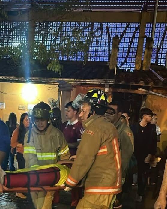 Olimpiada opa con varios lesionados tras caída de tarima