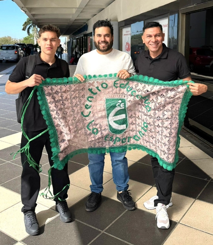 Docente y alumno llevan proyecto a Expo Ciencias de Abu Dabi